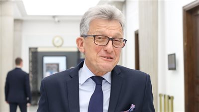 انتقاد حاد لنائب بولندي بعد محاولته تبرير تصرفات كاهن أدين بالاعتداء الجنسي