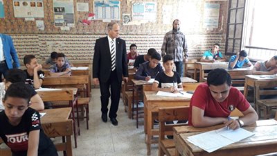 تعليم الفيوم: شهادة تقدير لرئيس 