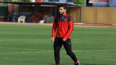 مدافع الأهلي يشارك أمام إنبي بـ