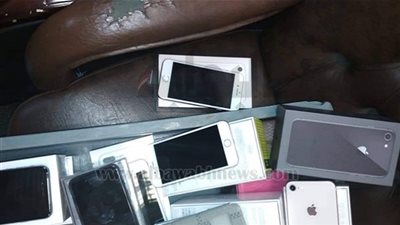 مستحضرات تجميل وأجهزة محمول.. جمارك برج العرب تحبط محاولات تهريب بـ230 ألف جنيه