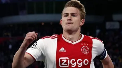 صحيفة كتالونية: رايولا سيحصل على عمولة ضخمة من برشلونة بشأن صفقة دي ليخت