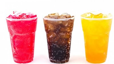 استشاري تغذية علاجية محذرًا من المشروبات الجاهزة: مواد سامة