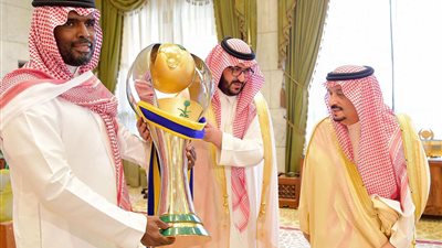 أمير الرياض يبارك للنصر تحقيق لقب دوري المحترفين لكرة القدم