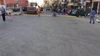 تركيب مطبات شوكية بشوارع أسيوط لمنع السير عكس الاتجاه (فيديو)