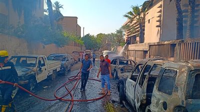 تفحم 12 سيارة واحتراق شرفتين وإصابة شرطي.. كواليس حريق شارع الهرم