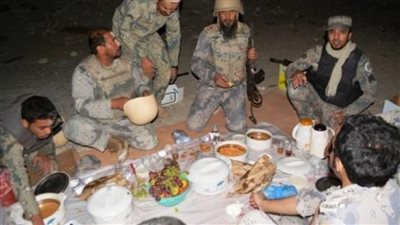 إفطار جنود المملكة مع القوات اليمنية في صعدة (بالفيديو)