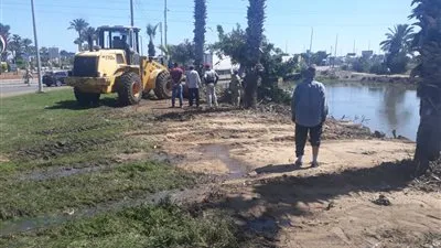 عمل متواصل استعدادًا لاستقبال الزوار بمصيف جمصة