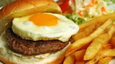 طريقة عمل البرجر البيتي بخطوات سهلة وبسيطة 