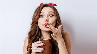 إلى عشاق الشوكولاته.. معلومات مثيرة قد تجهلها