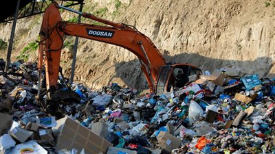 ماليزيا تعيد للعالم نفاياته