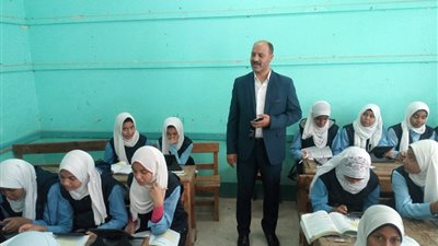 هدوء بامتحانات الصف الأول الثانوي بقنا.. والطلاب يؤكدون انتظام الشبكة (صور)