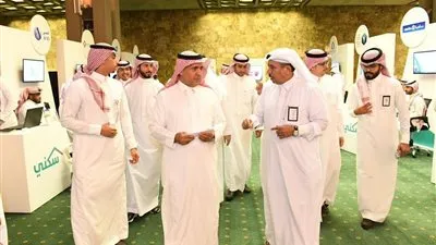 نائب وزير المالية السعودي يفتتح معرض 