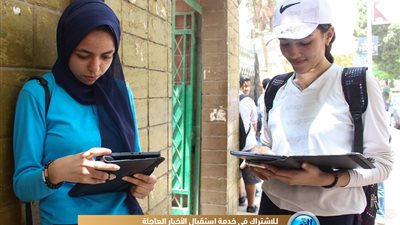 طلاب الصف الأول الثانوي يؤدون امتحان الجغرافيا (صور)