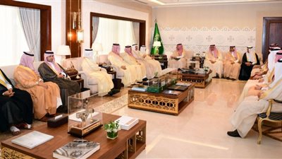 نائب أمير المنطقة الشرقية يلتقي رئيس غرفة التجارة