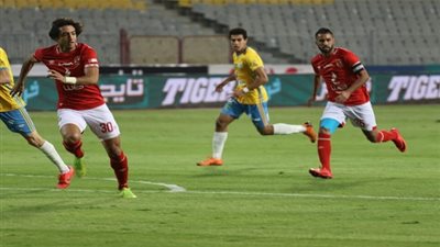 التعادل السلبي يحسم الشوط الأول من مباراة الأهلي والإسماعيلي 