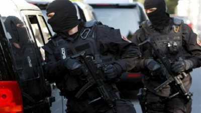 وفاة وإصابة 4 مهاجرين داخل شاحنة بضائع شمال صربيا