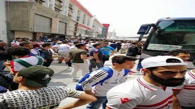 توافد جماهير الزمالك على النادي لشراء تذاكر نهائي الكونفدرالية