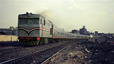 محافظ كفرالشيخ يأمر بالدفع بـ 9 أتوبيسات لنقل طلاب الجامعة بعد تعطل قطار بيلا