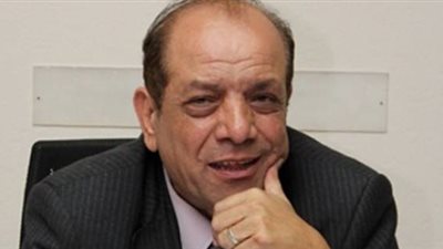 شكري أبو عميرة: منصة 