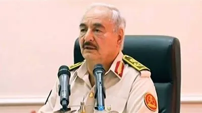 حفتر يتعهد بالعفو عمن يلقون السلاح من ميليشيات طرابلس