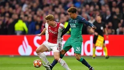 دي ليخت يرفض عرض 