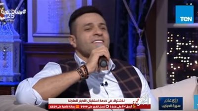 شاهد.. محمد نور يغني هندي على الهواء (فيديو)