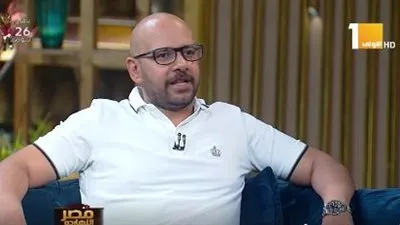 شاهد.. طبيب مسيحي يقيم مائدة الرحمن في شهر رمضان