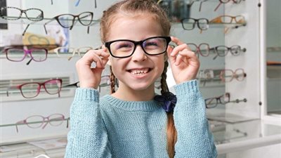 شركة بصريات تتبرع بـ 10 آلاف نظارة طبية للأطفال وكبار السن خلال  رمضان 