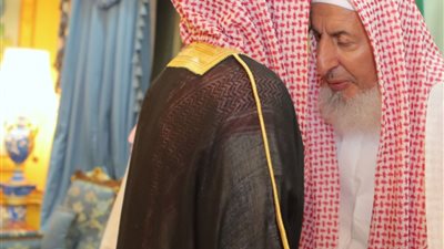 نائب أمير مكة يزور مفتي المملكة