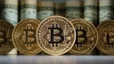 البيتكوين تقترب من 9000 دولار