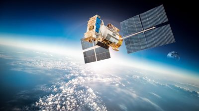 روسيا تطلق قمرين صناعيين عسكريين في آن واحد