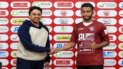 صراع بين اتحاد جدة والأهلي على يزيد البكر