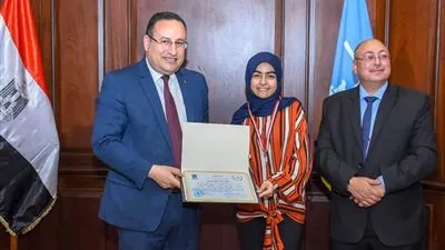 محافظ الإسكندرية يكرم أوائل الإعدادية والمتفوقين في مسابقة إنتل العلمية (صور)