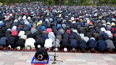 ملايين الجزائريين يؤدون صلاة عيد الفطر المبارك