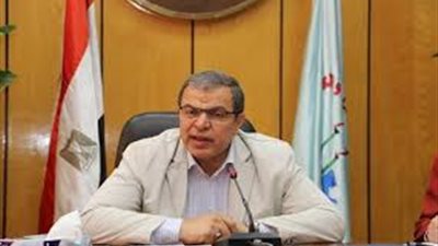 وزير القوى العاملة يصلي العيد بمسجد 