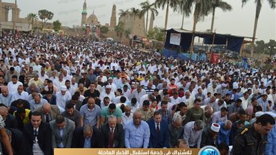 الآلاف يؤدون صلاة عيد الفطر في ساحة أبو الحجاج بالأقصر (صور)