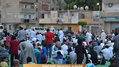 آلاف المواطنين يؤدون صلاة عيد الفطر بساحة زيد بن حارثة بالسويس (فيديو وصور)