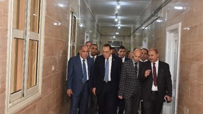 محافظ الشرقية يزور مرضى مستشفى ههيا المركزي ومركز الحروق والتجميل 