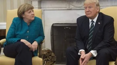 ميركل وترامب يبحثان الوضع في ليبيا