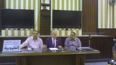 إجتماع طارىء في ثان أيام العيد بتعليم القليوبية استعدادًا لماراثون الثانوية العامة (صور)