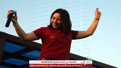 بوسي تشعل حفلها الغنائي بالساحل الشمالي (صور)