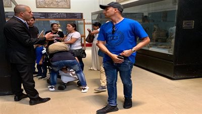 حارس ريال مدريد وعائلته في زيارة للمتحف المصري وخان الخليلي والغردقة 