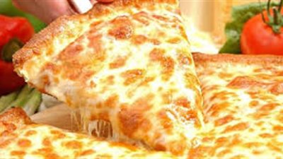 بيتزا الأجبان بالفطر.. طريقة التحضير 