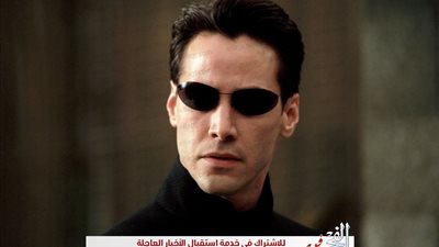 الكشف عن الجانب الإنساني من حياة نجم أفلام ماتريكس