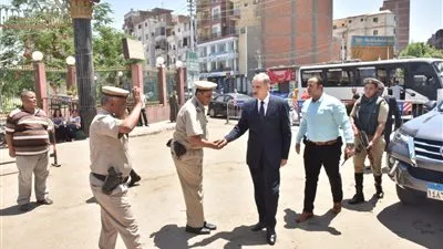 محافظ أسيوط يتفقد الخدمات الأمنية بمحيط لجان الثانوية العامة