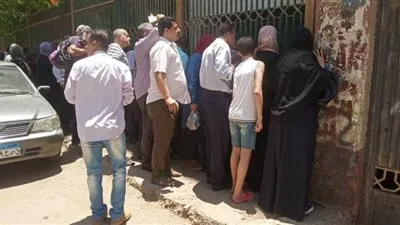 اليوم الأول لامتحانات الثانوية العامة بالقليوبية..فرحة وبهجة باللغة العربية والدين.. وضيق تنفس طالبة وتسلق سور مدرسة 