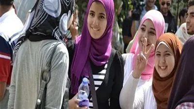 طلاب الإسماعيلية امتحان اللغة العربية في مستوى الطالب المتوسط