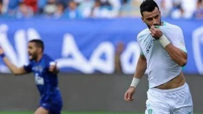 الأهلي السعودي ينفي رحيل عمر السومة