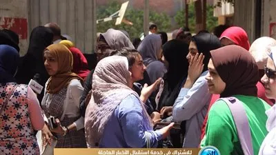 صعوبة وضيق في الوقت.. طلاب الثانوية العامة يؤدون امتحاني الإحصاء والاقتصاد