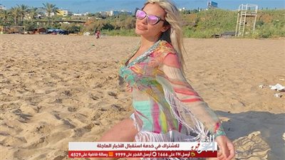 دومينيك حوراني تغازل جمهورها بإطلالة على شاطئ البحر (صور)